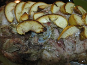 свинина с яблоками в духовке
