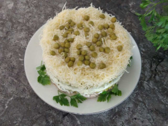 Вкусно и просто! Слоеный салат «Хлопец»