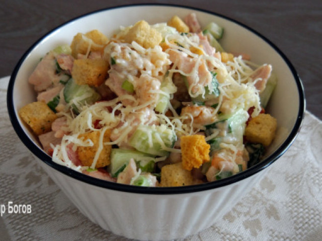Ленивый салат на ужин. Салат из копченой курицы