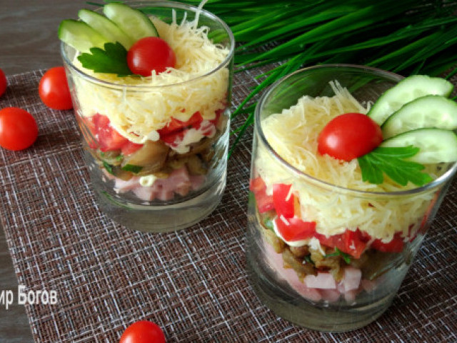 Вкусный и простой салат с баклажанами