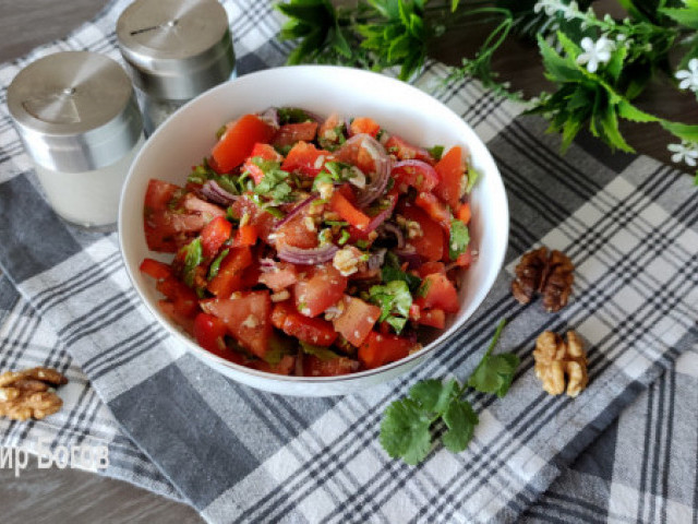 Салат из помидоров по-грузински. Вкусный салат в пост и к шашлыку.